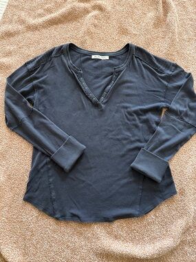 We The Free Navy V‑Neck Long Sleeve Henley